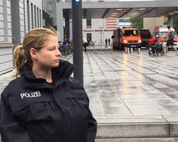 Немецкая полиция взяла под круглосуточную охрану клинику, где находится Навальный