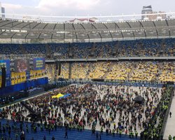 Встреча на стадионе. На "Олимпийском" завершились дебаты Порошенко и Зеленского