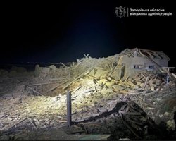 ЗС РФ вдарили по Запорізькому району КАБами: зруйновані будинки, є постраждалі