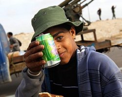 США прислали ливийским повстанцам гуманитарную помощь 