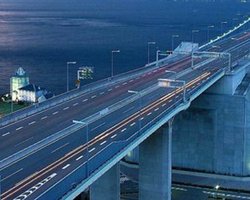 В Японии обрушилась скоростная магистраль