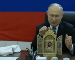 Послушал доклады и подарил копию иконы: Путин посетил две украинские области, — росСМИ (видео)
