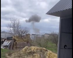 Столб дыма: возле аэропорта в Гвардейском в Крыму прозвучали взрывы, — росСМИ (фото, видео)