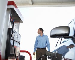 Вересневі гойдалки на АЗС. Автогаз дорожчає та що буде з ціною на бензин