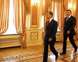 Янукович напомнил австрийцам комнатную собачку Медведева