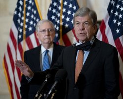 В США Республиканцы заблокировали  резолюцию о признании победы Байдена