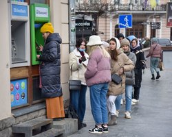 Убытки, отток валюты, фиксированный курс. Как банки пережили первый год войны