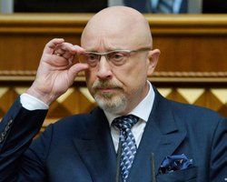 "Темп чрезвычайно высокий": глава Минобороны уехал на "Рамштайн-9" за истребителями