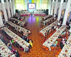 В госучреждениях отметят Новый год концертами и застольями