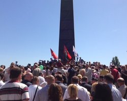 Коммунисты освистали депутатов от Батьківщини в парке Славы в Киеве