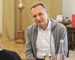 "Дрова никто не отменял": Садовый призвал готовиться к самому сложному отопительному сезону