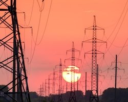 Деякі регіони України залишилися без світла: подекуди діють цілодобові обмеження (фото)