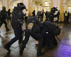 Мітинги в Росії: поліція затримала 3454 чоловік і побила вагітну дівчину (відео)