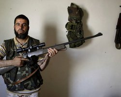 Сирийскую оппозицию нужно заставить принять участие в мирной конференции - Лавров