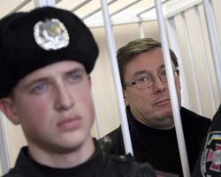 Генпрокуратура: Луценко не в карцере и питается добровольно