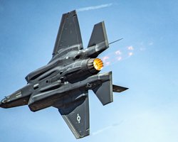 Іран міг збити F-35 чи F-15 США: у мережі показали уламки та пояснили, що з ними не так (фото)