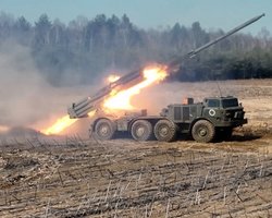 За 30 км від лінії фронту: FPV-дрон знищив російську РСЗВ "Ураган", — соцмережі (відео)