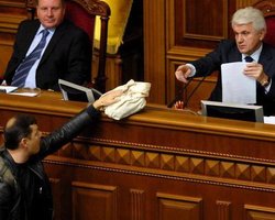 Ляшко заявил, что проиграл Литвину в карты машину