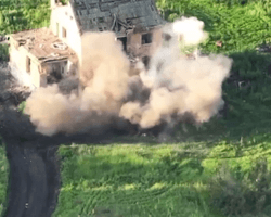 Бойцы 3 штурмовой бригады из гаубицы М119 уничтожили миномет в районе Бахмута (видео)