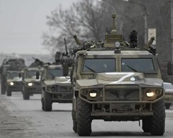 Идут колонами: в Крыму оккупанты перегоняют военную технику, — "АТЕШ" (видео)