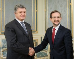 Порошенко и генсек ОБСЕ поговорили о миротворцах в Донбассе