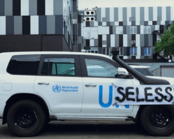 В Киеве будут судить активиста, который наклеил на автомобили ООН надпись "Useless" (фото)