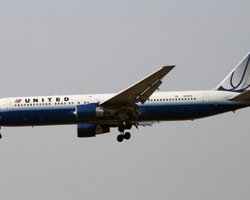 Боинг-767 рейса Вашингтон-Москва аварийно сел в Атлантике