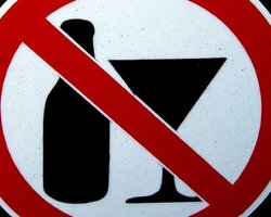 Facebook спрячет от подростков алкоголь