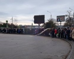 Взрывы в Крыму: в Севастополе закрыли рейд через бухту после атаки БПЛА (фото, видео)