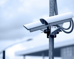 В киевских учебных заведениях после ЧП в Керчи проверят работу систем видеонаблюдения