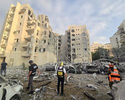 Иран атаковал Израиль баллистическими ракетами: соблюдают ли страны режим перемирия (фото)