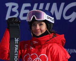 "Снежная принцесса Китая": 18-летняя лыжница и модель завоевала вторую медаль на Олимпиаде (фото, видео)