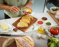 Хлеб с маслом как элемент роскоши. Почему растут цены на продукты в Украине и что будет весной