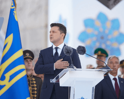 Парад, флагшток и 1000 лет истории. Что власть пыталась сказать украинцам на 30-летие Независимости