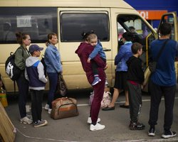 Розвозять по спецтаборах: журналісти з'ясували, що з українськими дітьми роблять у Білорусі