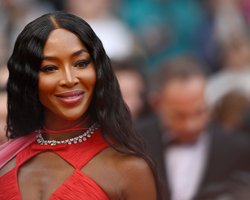 52-летняя Наоми Кэмпбелл посетила Каннский кинофестиваль-2023 в смелом образе (фото)