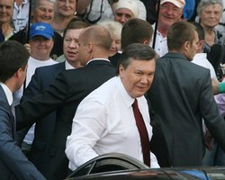 Януковича с днем рождения поздравили Медведев и Лукашенко