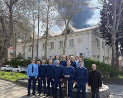 Прокуратура Туапсе высадила деревья на фоне черного дыма от пожара на НПЗ (фото)