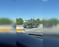 Після дводобової атаки дронів на РФ: біля Кремля розгорнули техніку ППО з РЕБ (відео)