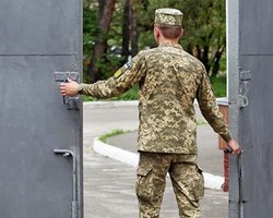 Сделал веревку из одежды: в Тернополе мобилизованный оказался в реанимации после падения с пятого этажа ТЦК