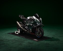 Карбоновый эксклюзив: представлен самый дорогой мотоцикл BMW за $60 000 (фото)