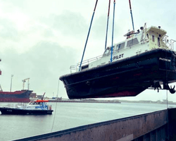 Франція відправила до України другий пілотний корабель для допомоги в експорті зернових (фото)