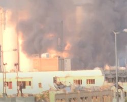 Не исключается ракетный удар. Подробности мощного взрыва в Бейруте