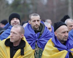 Украина вернула из российского плена 300 военных и двух гражданских (фото)