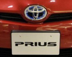 Toyota представила электрокар Prius