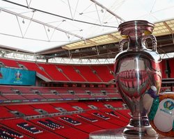 Майже аншлаг: на півфінали і фінал Євро-2020 збільшать заповнюваність стадіонів