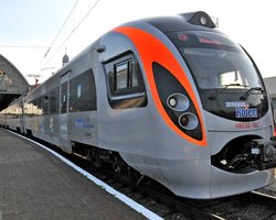 Укрзализныця возобновила движение почти половины поездов, отмененных из-за Covid-19