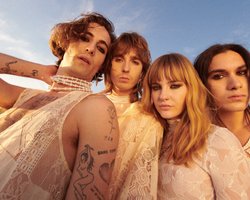 Солист Måneskin Давид Дамиано спас жизнь коллеге по группе (фото, видео)