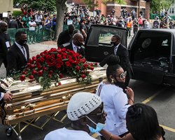 В Миннеаполисе прошла церемония прощания с Джорджем Флойдом