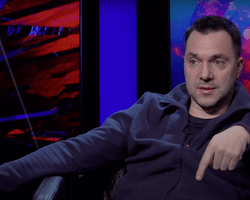 "Добились наконец-то гендерного равенства", — Арестович про воинский учет для женщин (видео)